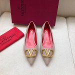 Valentino 华伦天奴经典款 金属大V扣尖头平底鞋 高跟鞋 单鞋 跟高：平底、6CM、8CM 码数：34-42