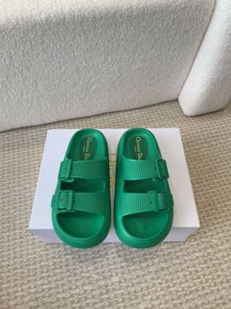冲量价: Dior 迪奥 24ss 夏季新款 沙滩拖鞋 夏季到海边度假的最佳选择 这款最得意的设计就是垫脚磨砂面，区别于任何一款果冻鞋，碰水不会滑脚，下雨天或海 - 点击图像关闭