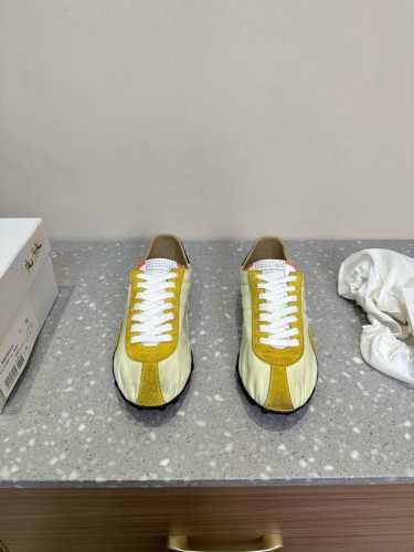 Maisonmargiela Mm6 25Ss新款 德训休闲鞋 上脚很百搭哦，也很随脚舒适，这一款德国训练鞋延续了经典的T形真皮拼接设计 头层牛皮柔软细腻的特点