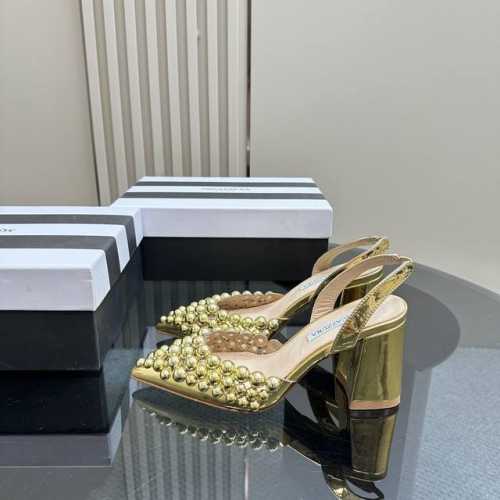 Aquazzura 2024新款凉鞋 代购品质！！！这双尖头粗高跟手工订珠装饰走秀凉鞋，简直是艺术品般的存在！尖头的造型，勾勒出迷人的线条，尽显女性魅力。粗高跟