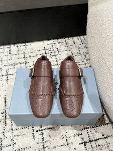 顶级版本Prada普拉达 25 走秀款复古流苏 半拖 单鞋走秀款 复古感时髦满满 随意百搭 时尚休闲 独到味人人都爱也轻松驾驭 每年都会爆.足以征服你，穿上它，