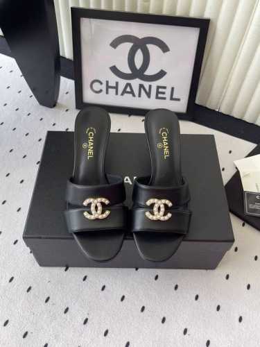 Chanel新款珍珠拖鞋 高版本出货 众多明星网红上脚 国内外博主刷爆的一个百搭系列 春夏衣橱搭配必备 凉拖首选 原版进口牛皮 绸缎鞋面 进口羊皮内里 原版意大