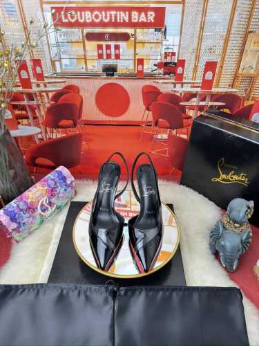 后空凉w. Price ： RMB size：34码-43码 34.40.41.42.43.定做不退不换 Heel：10 cm Colour：黑色 材料 鞋面：