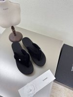 舒适坡跟 人字拖 五金Logo 小香 厚底拖鞋 五金Logo 加持 舒适有范 黑色 原版布料 l 质感满满 经典圆头厚底设计 超舒适 Logo清晰可见 优雅 内