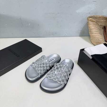 高品质出厂 小众潮牌Jilsander秀款25春夏新款编织平底镂空网面拖鞋 东莞代工订单顶级品质 小红书 Ins上爆火的编织拖鞋 时髦精们几乎人手一双 妥妥Ho - 点击图像关闭