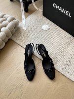 Chanel 新版面slingback后空凉鞋！顶级版本！整个系列都有出经典系列不用多说！要高货的找我进口混种羊皮面材质 进口混种羊皮意大利进口牛皮鞋底！跟高：