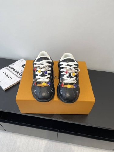 顶级版本 女款 男款 Louis Vuitton 25Ss新品 萌嘟嘟的运动鞋 pharrell Williams与Louis Vuitton合作推出的 But