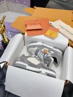 实价 lv新颜色 手工钻不会掉钻放心穿 钻面魔术贴 原版开发 品质出货 欢迎对比 Lv板鞋系列 lv Trainer Maxi运动鞋将成衣系列的宽松廓形引入Vi