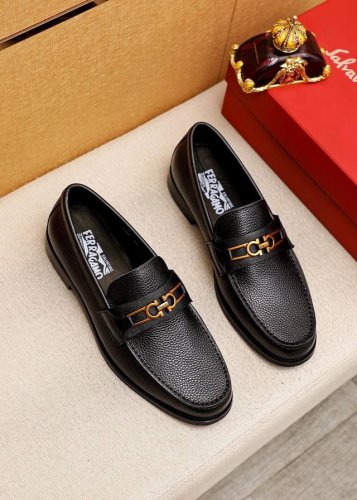 商品商标 Ferragamo 菲拉格慕 休闲皮鞋 正码码数: 38-44 45.46订制 商品材料 精选 进口头层荔枝纹牛皮鞋面+奢华五金扣 进口水染牛皮内里
