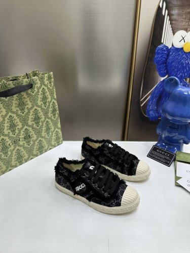 橙子出厂价p gucci 古驰春夏新款 休闲鞋 帆布鞋 运动鞋板鞋 情侣款 轻质Original Gg帆布倾情迎接新一季的到来 这款面料休闲感十足 缀饰抢眼的品