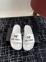 代购级 Arcteryx 25Ss 春夏男款 沙滩拖鞋 国内国外专柜断货王，找遍国内专柜心心念念终于到手 第一眼开箱看到实物让我太惊讶了，太喜欢了呼吁闺蜜们组团