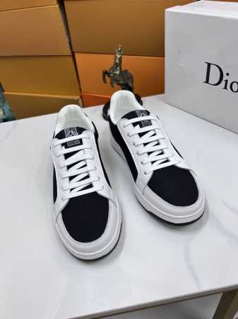 出厂价P Do Cd新品高帮运动休闲鞋。超有温度的冬季单品！鞋底是D家经典运动鞋底，上脚超舒服有一定厚度的增高效果，但又不会显得厚重，一切都拿捏得刚刚好。38- - 点击图像关闭