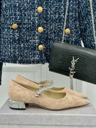 厂价 Jimmy Choo｜周仰杰经典一字钻带玛丽珍鞋 你衣柜里裙子最好的伴侣，相信我就佩服jc家的高跟鞋履设计师把女人的心理把握的很到位，做出来的鞋子绝对会让 - 点击图像关闭