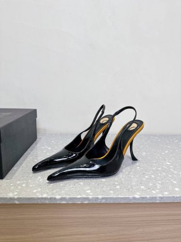 Saint Laurent 圣罗兰 25Ss春夏新款 尖头 高跟 凉鞋 走秀款 把美丽刑锯表现的淋漓尽致 姐姐的美丽尤物 又是人间 rose同款的化很好修饰脚型