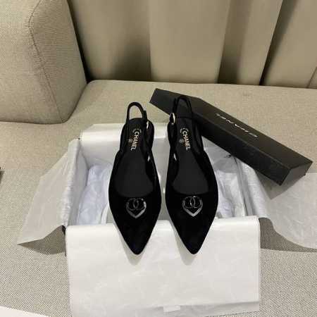 工厂直销 A年度最爱一双增高厚底绝美爆款拖鞋 专柜 正品级 版本！！ 这一季小香新款真的太好看了， 真的一眼爱了 经典的搭配，真的超级有个性！ 复古又时髦，无论 - 点击图像关闭