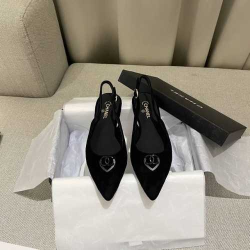 工厂直销 A年度最爱一双增高厚底绝美爆款拖鞋 专柜 正品级 版本！！ 这一季小香新款真的太好看了， 真的一眼爱了 经典的搭配，真的超级有个性！ 复古又时髦，无论