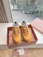 所见即所得G086Miu Miu 25Ss 春夏新款走秀Miumiu 德训 休闲鞋秀场工艺来自Miu Miu系列的细节特写 新季的潮流此刻挚爱的概念，多元对撞，