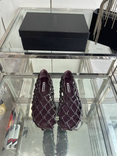 Jil Sander 吉尔 桑达 早春凉鞋系列 渔网编织单鞋 这款真的绝了 时髦到飞起 想不到有任何理由可以去拒绝这款凉鞋 随便凹个造型都满分极简主义当头编制