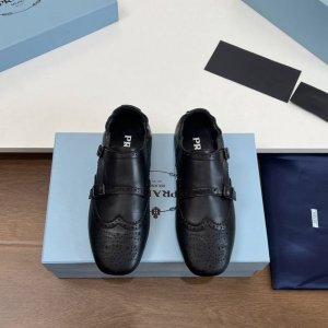 福利价 高品质！Prada 25ss 普拉达走秀款复古布洛克雕花皮鞋系列25年专柜走秀款 复古感时髦满满 随意百搭 时尚休闲 独到味道 轻松驾驭 休闲时髦 两不