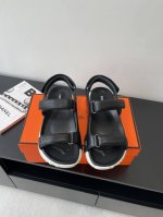 hermes爱马仕25Ss夏季新款凉鞋 高版本出货 上脚超舒服不累脚 打造简约造型 可谓夏日良伴面料牛皮 里料牛皮 中底超软Pu 大底发泡底+橡胶 码数: 35