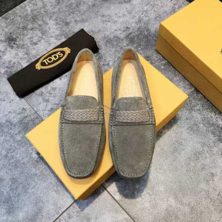 Tods 男士豆豆鞋 纯手工 专柜同步新款 高端品质 磨砂皮杏色牛里.原版包装。尺码38-45。 - 点击图像关闭