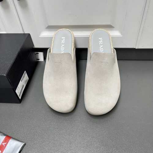 prada 真皮男士半拖 四色到货 这款时尚休闲的穆勒鞋 精选植绒牛反二层牛皮 巧妙融合精致质感 皮革衬里 鞋面饰有prada Milano字母徽标 10毫米轻