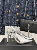 厂价 Alaia｜阿莱亚经典金属尖头高跟鞋 女人的鞋柜里必备的尖头高跟鞋 黑发 丝袜 高跟鞋 名媛三要素 出入宴会或者酒会的绝配单品！ 面料采用原版定制面料 内