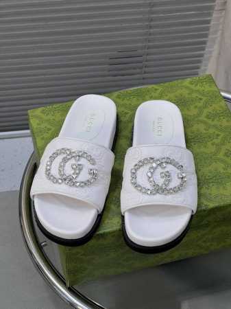 出厂 Gucci 新款双G水钻厚底拖鞋一字拖！ 面料：羊皮 内里：水染羊皮里 大底：原版防滑橡胶底 尺码：35-40 40定 - 点击图像关闭