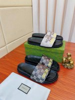 价 Gucci 爆款拖鞋 牛皮+3D打印鞋面橡胶舒适耐磨大底 原版材质 品牌Logo标准性凉鞋拖鞋 码数 38-44