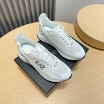 实价 Armani 阿玛尼新款时尚男士运动鞋精心打造国际品牌 此款休闲鞋集优质面料与精湛工艺于一身，鞋面选用原版透气飞织滴胶制成！透气网布内里羊皮垫脚。上脚效果