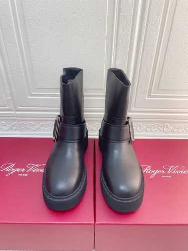 Roger Vivier 2024ss罗杰维维亚秋冬新款经典款 轻松打造张扬帅气风格，又不失维维亚魅力，RV每年的靴子总是时尚利器，本季新品Vivi’Range