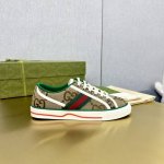 p直销 Gucci 古奇 最新款经典款1977低帮双G帆布鞋，原版购入，1：1开发，原版套楦工艺。 尺码：35-45 45定做不退换，先款。。 新版全套包装
