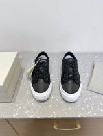 brunello Cucinelli 25Ss早春新款 系带系列 休闲鞋 极简主义风格，纯手工串联珠链配饰！复古又高级！简约又大气， 属于非常耐看的款式！高级百