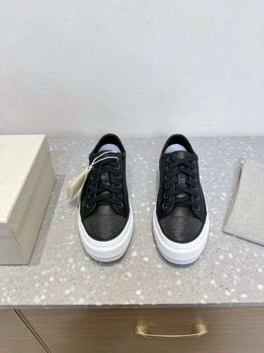 brunello Cucinelli 25Ss早春新款 系带系列 休闲鞋 极简主义风格，纯手工串联珠链配饰！复古又高级！简约又大气， 属于非常耐看的款式！高级百