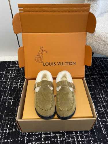 东莞代购级 官网同步盒包装 Lv fw 24 new arrival～24秋冬可爱毛毛鞋，勃肯鞋型体，玛丽珍T待设计 把时髦想要的元素融为一体！ 鞋面用皮条纯手