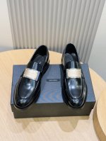 d&G 杜嘉班纳 牛皮莫卡辛鞋男款乐福鞋 点缀Dg五金铭牌，采用进口小牛皮制成，复古与亮泽质感相得益彰，释放迷人色调勾勒自信姿态。 进口小牛皮+牛皮内里+意大利