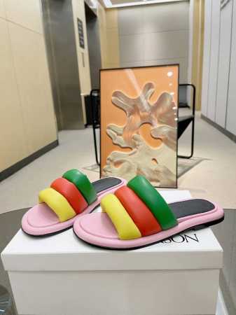 JW Anderson #穆勒拖意大利进口超软服装皮皮 极小众的一个英国品牌 但并不影响它的受欢迎程度. 一经上线 已经火速售罄 原楦开模 穆勒鞋的精髓弧度 原 - 点击图像关闭