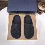 工厂p批 市场顶级代购版，男士春夏拖鞋凉鞋，专柜同步 鞋面意大利进口牛皮面料，标志图形高品质工艺，鞋底：原厂特供原版底，独家活动成型底超级舒适，原厂跟单货，高品