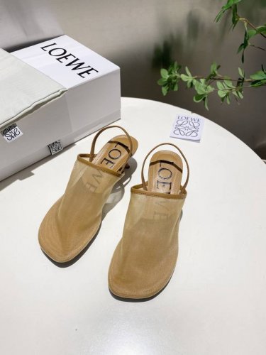 工厂p价 2025最新罗意威Loewe 夏季限定冰丝网拖鞋 真正空调鞋 加若隐若现的美感 上脚真的太美了 强烈推荐 超级懒人时装拖 三种穿法 明星博主同款 面料