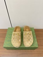 Gucci 24ss 秋冬新款 平底羊毛拖鞋 超舒适的 双带毛拖 简约随性 时髦有范，慵懒又不乏高级感，最舒适的拖鞋没有之一 随意上脚都好看有型，绝绝子 鞋面