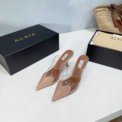 高品质出厂 ！小众潮牌独最新爆品小红书火推 AlAIA24春夏新款爱心胶片尖头细跟后空凉拖系列推出 无数的名设计师都把他看作“DesignerofDesigne