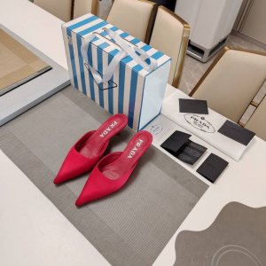 2025T台秀场穆勒鞋 真丝尖头系列 顶级包装配套最高版本 PRADA 2025普拉达新品， 顶级版本 实力来袭！prada25“T台秀款”,主推热卖款式，真丝