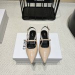 出厂 高版本 celine 2025Vs夏季 尖头平底单鞋 夏季季搭配袜子 简直绝绝子了复古的点上带上了满分时髦感颜值绝原版购入开发 依旧最高输出 还原原版定制