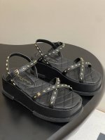 25Ss春夏新款Louis Vuiteeon Lv Maya Flatform 凉鞋防水台厚底凉鞋 本款 Maya Flatform凉鞋选用光滑牛皮革 丹宁牛仔