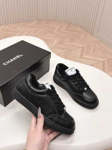 Chanel 香奈儿25新春夏款休闲运动鞋 板鞋 配色无敌漂亮高级又好穿 绝对仙女款 非常轻便，内里也是超级软，超级舒服，鞋面透气设计，配色高级耐看 百搭 年度