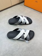 Hermes 爱马仕 -高端品质 原单休闲凉拖鞋 -鞋面：进口纳帕小牛皮、品牌高丝光织带、编织工艺 -内里：水染牛皮 -大底：超轻Tpr橡胶 真皮包Tpu水台；