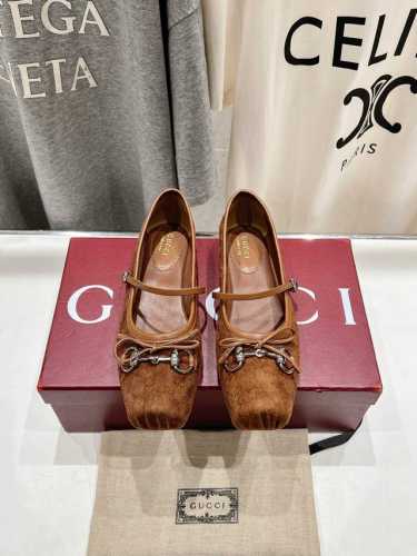 高版本出厂 皮面400 Gucci G家25Ss新款玛丽珍蝴蝶结方头马衔扣芭蕾舞鞋～走秀款，专柜卖爆了 超级仙女范的芭蕾舞鞋，鞋子蛮有看点，方头鞋头双G扣件搭配