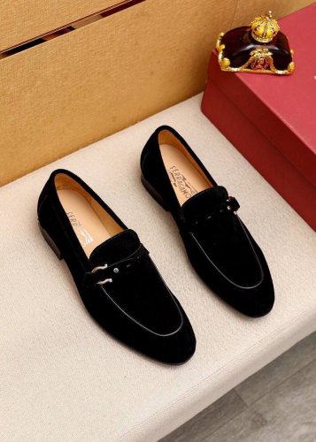 商品商标：Ferragamo 菲拉格慕 休闲皮鞋 正码码数: 38-44 45.46.47订制 商品材料：精选 进口头层磨砂小牛皮鞋面+奢华五金扣，进口水染牛皮