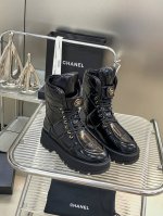 出厂价 Chanel 24b 新款 双c 秋冬马丁 厚底 香奈儿秋冬重工爆款短靴 经典电绣菱格元素和链条元素交织，细节满满！ 小红书力推款，怎么搭配都好看，时髦