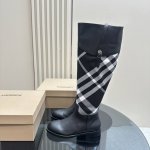 顶级版本 BURBERR*BBR 出自设计师Daniel Lee 全24 秋冬 设计依然时髦高街的氛围感不用多介绍自己看上脚即有高级又百搭！ 鞋面：定制进口真小